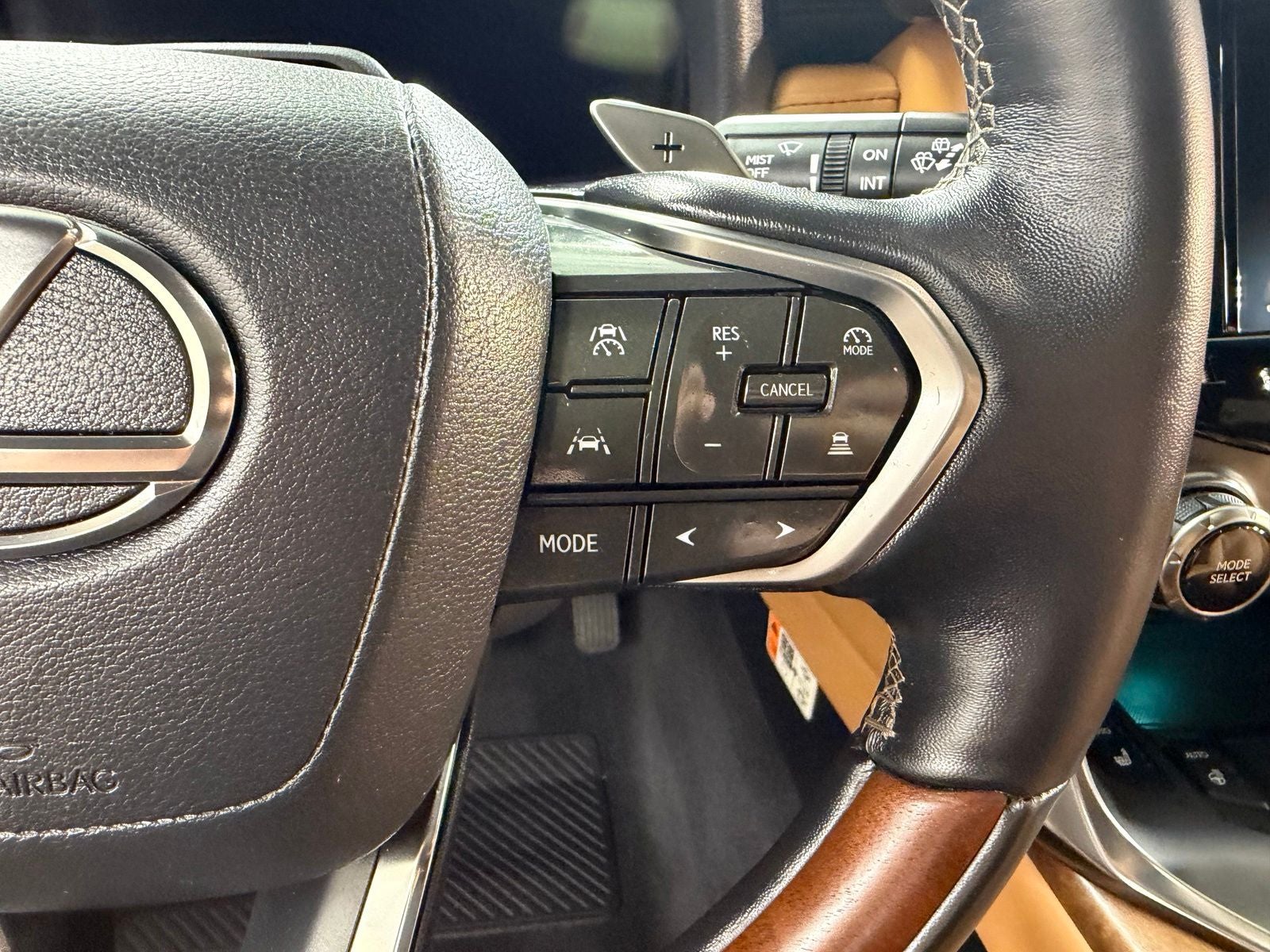2025 Lexus LX 700h Luxury
