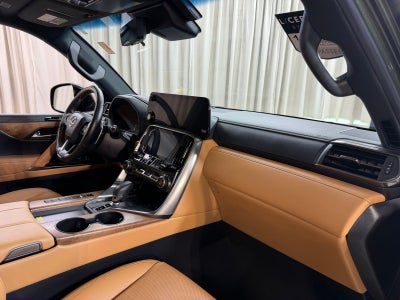 2025 Lexus LX 700h Luxury