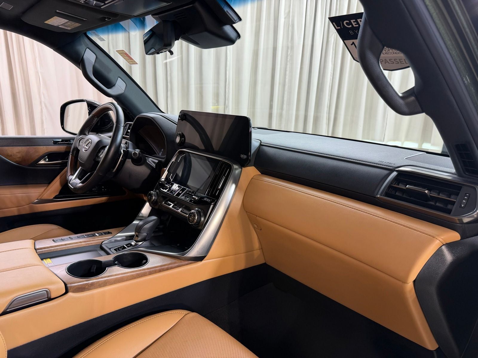 2025 Lexus LX 700h Luxury