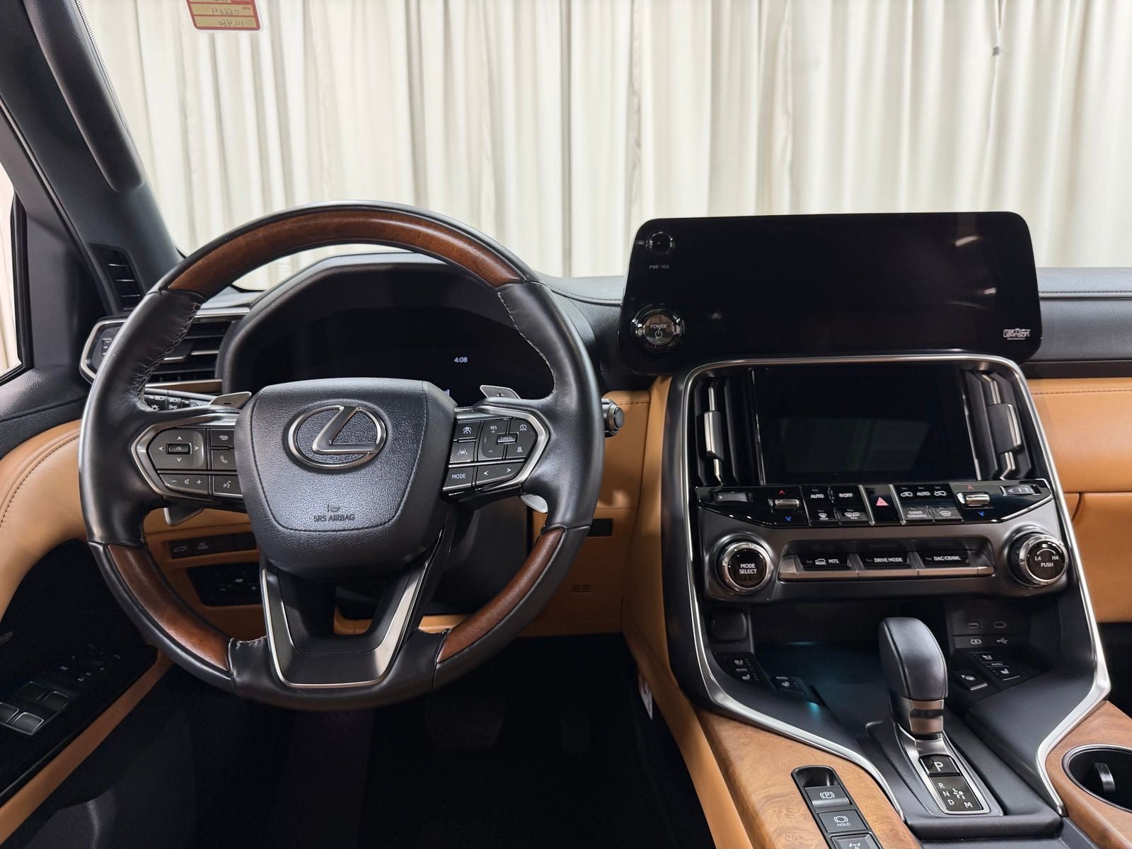 2025 Lexus LX 700h Luxury