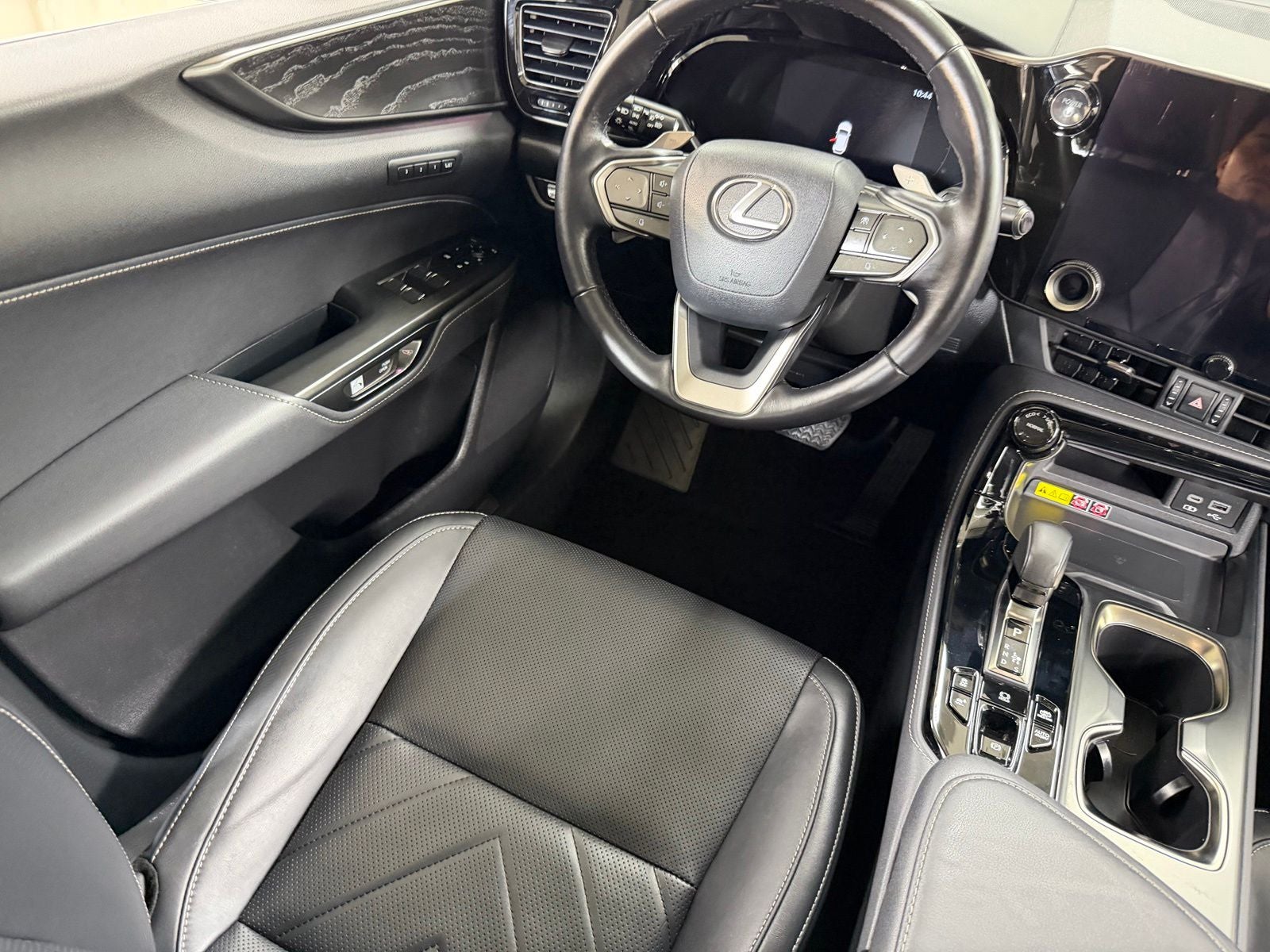 2023 Lexus NX 450h+ Luxury