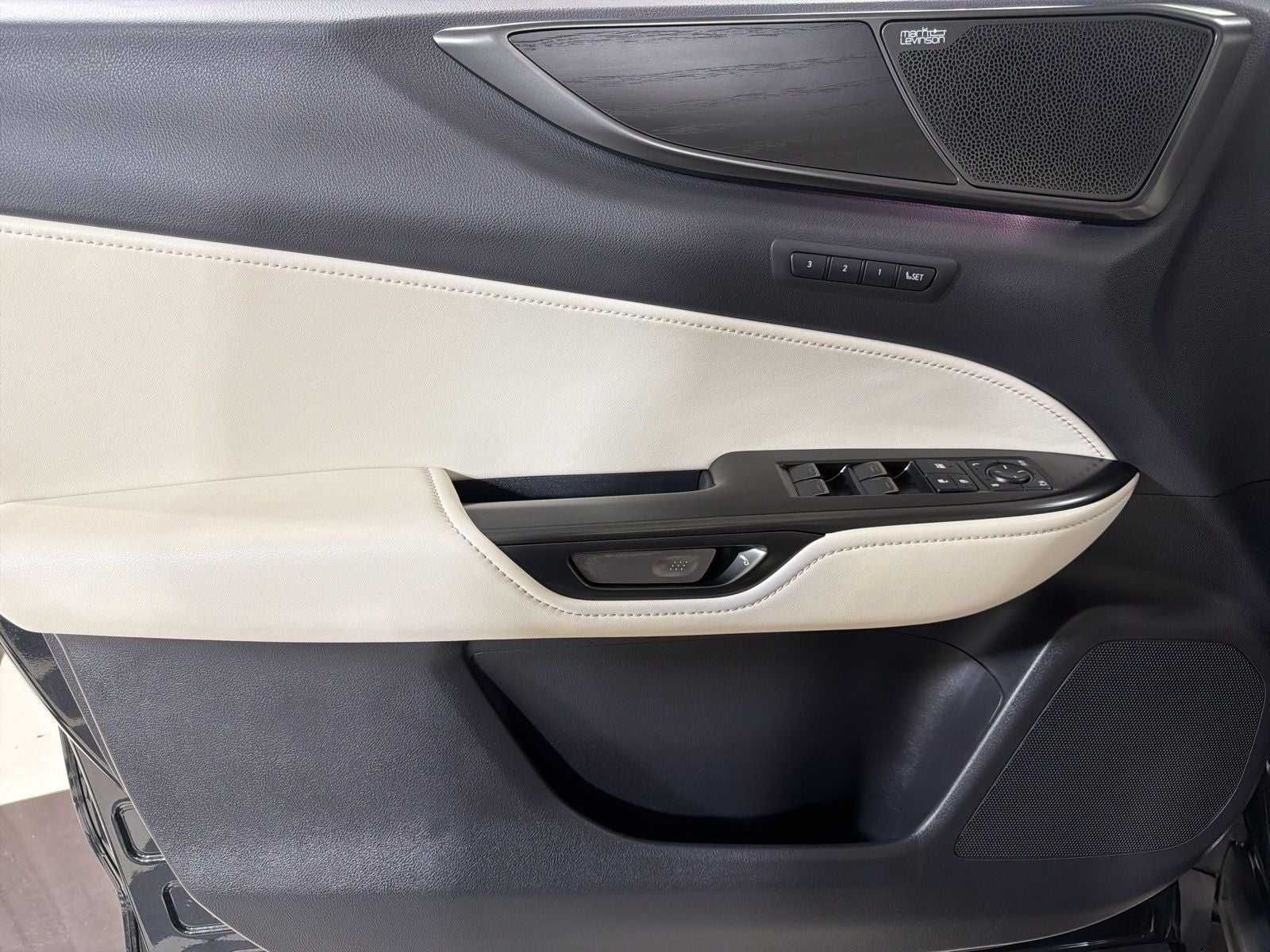 2025 Lexus NX 450h+ Luxury