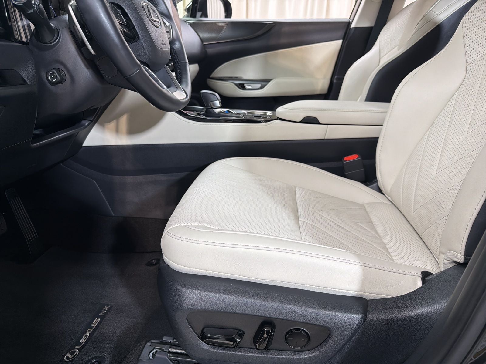 2025 Lexus NX 450h+ Luxury