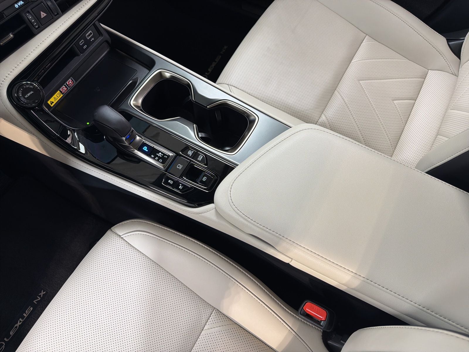 2025 Lexus NX 450h+ Luxury