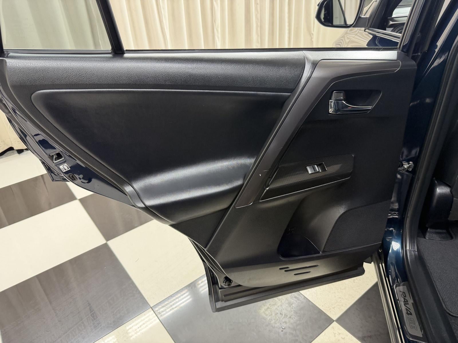 2017 Toyota RAV4 SE