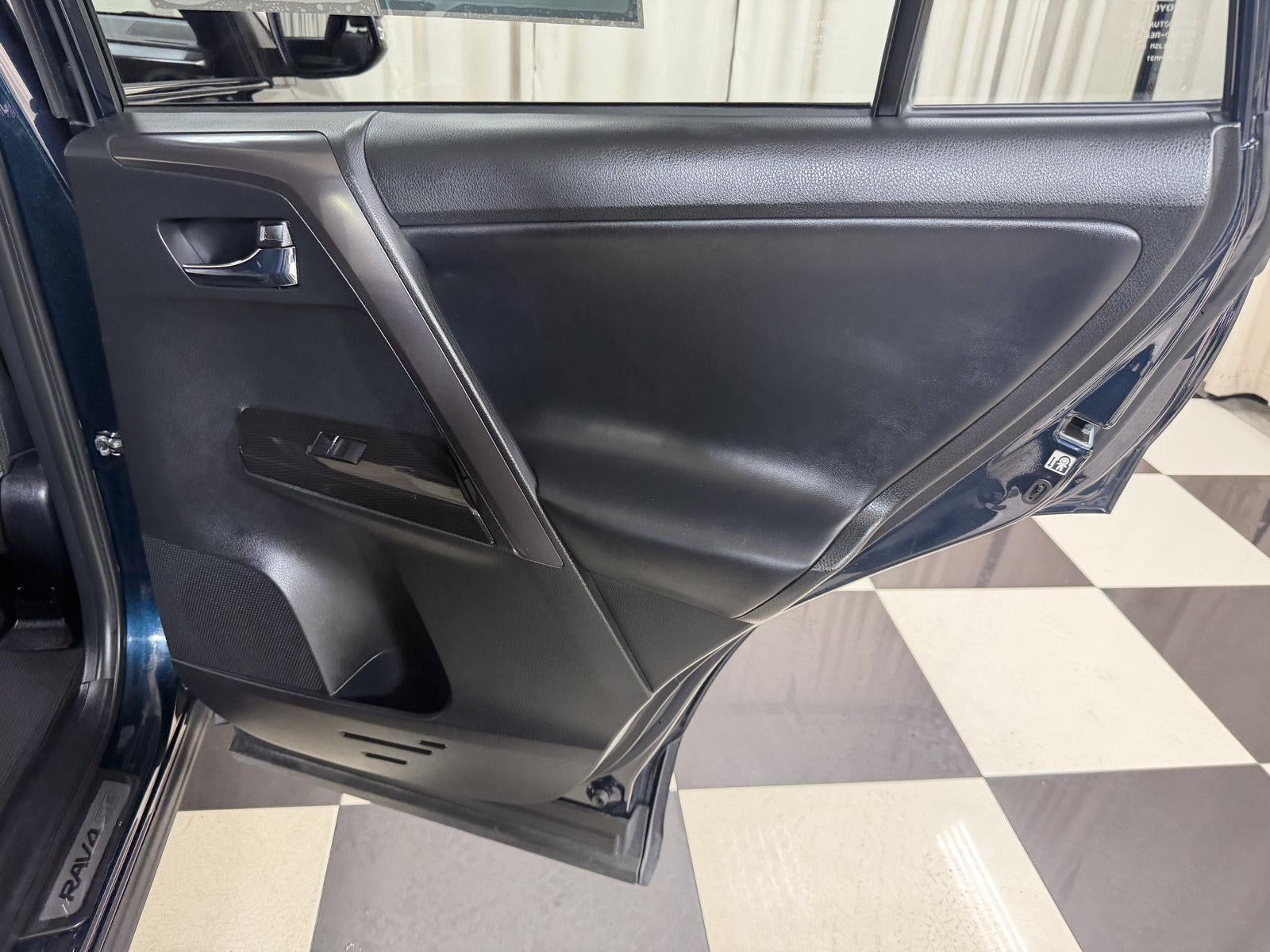 2017 Toyota RAV4 SE
