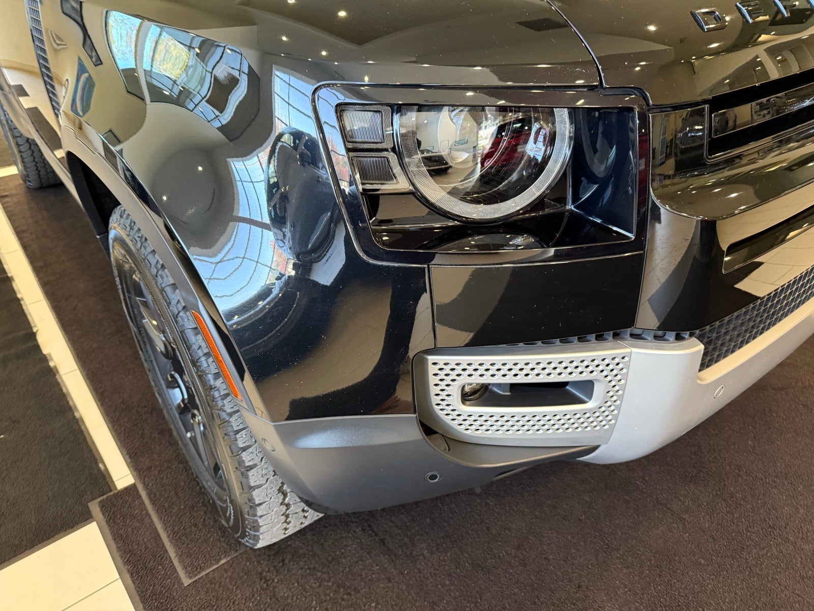 2023 Land Rover Defender 130 SE