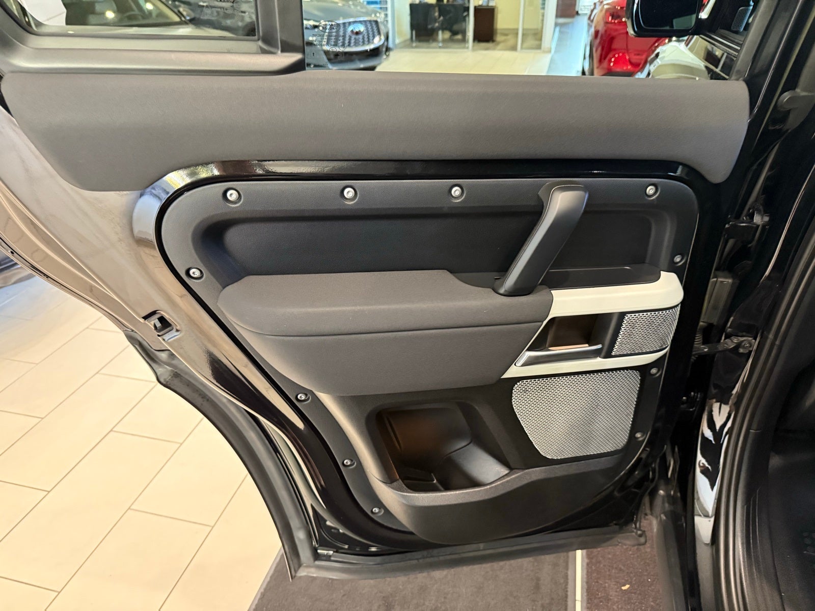 2023 Land Rover Defender 130 SE