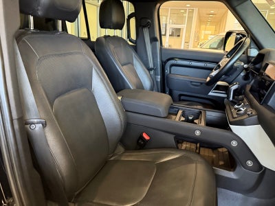 2023 Land Rover Defender 130 SE