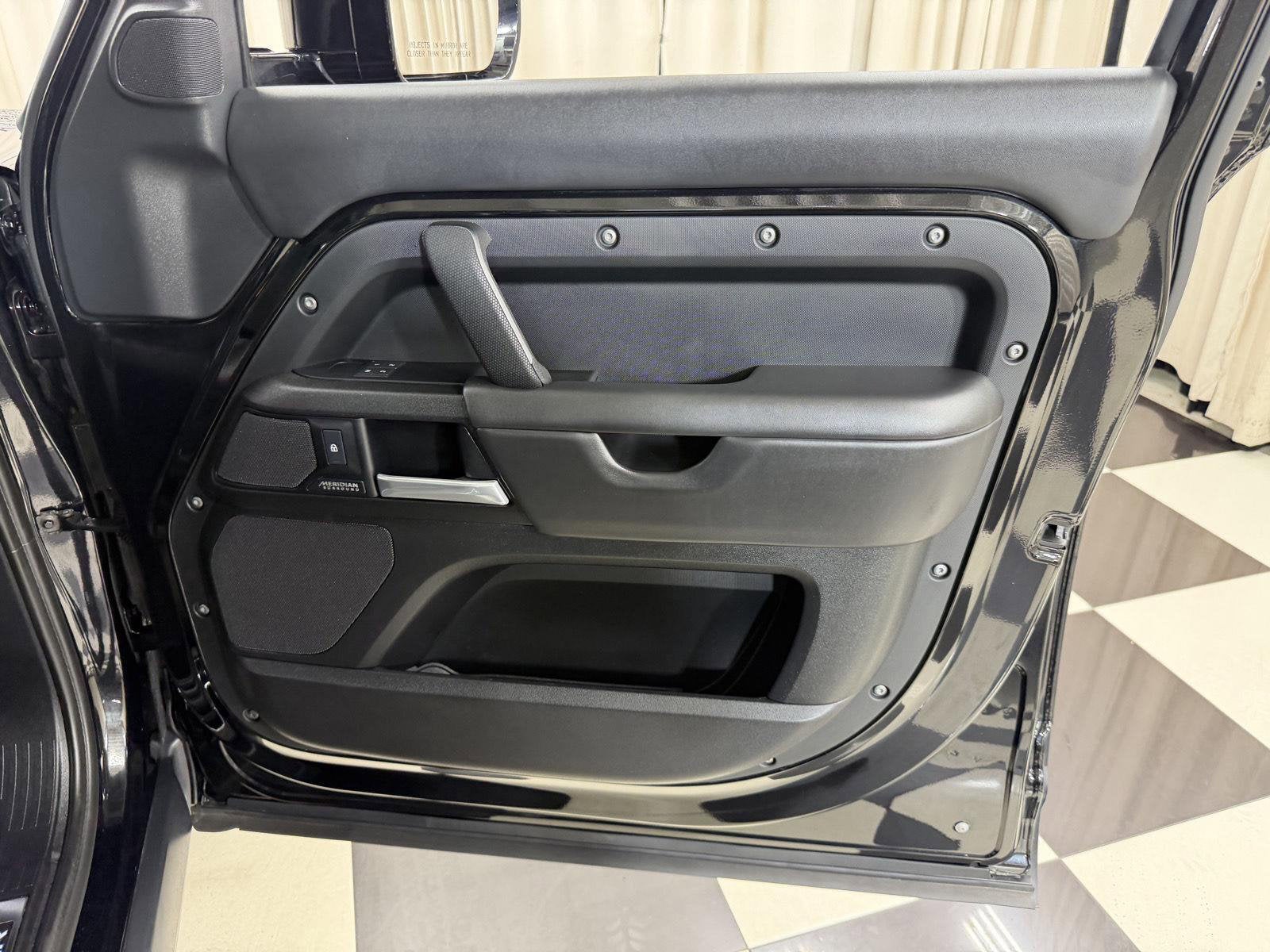 2025 Land Rover Defender 110 X