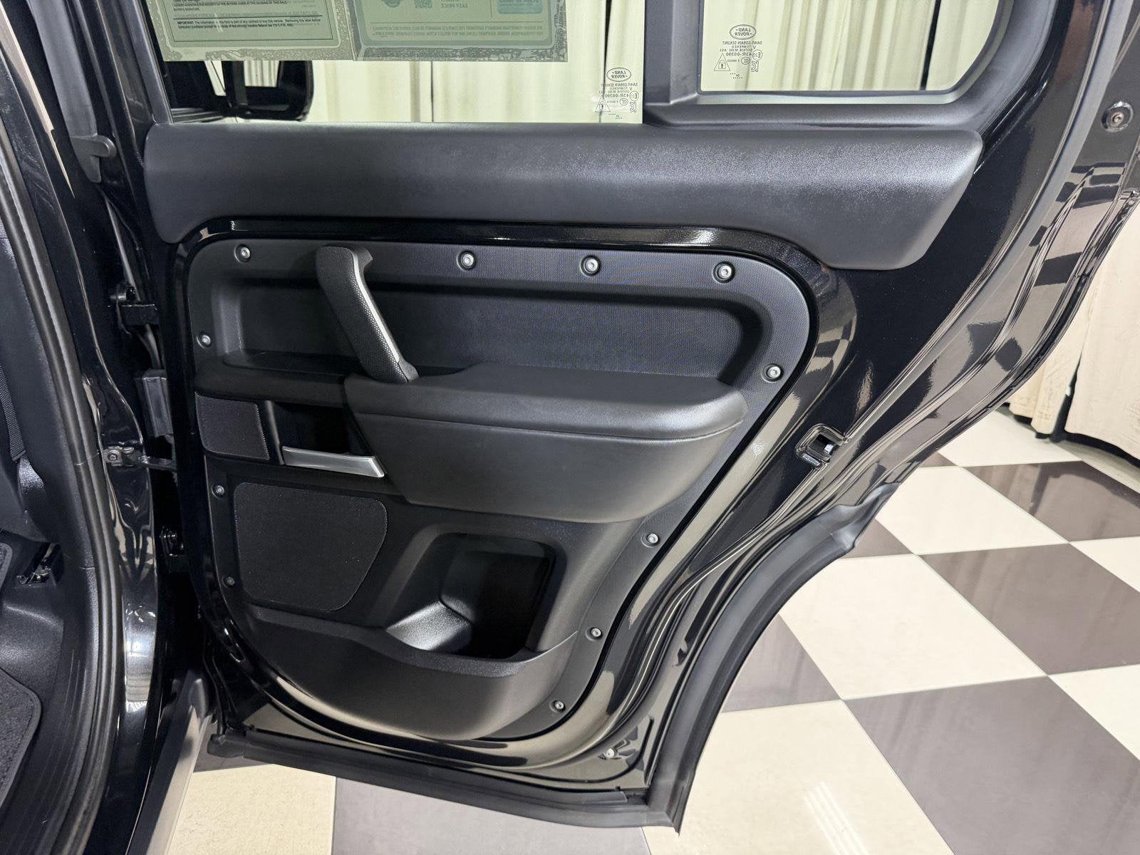 2025 Land Rover Defender 110 X