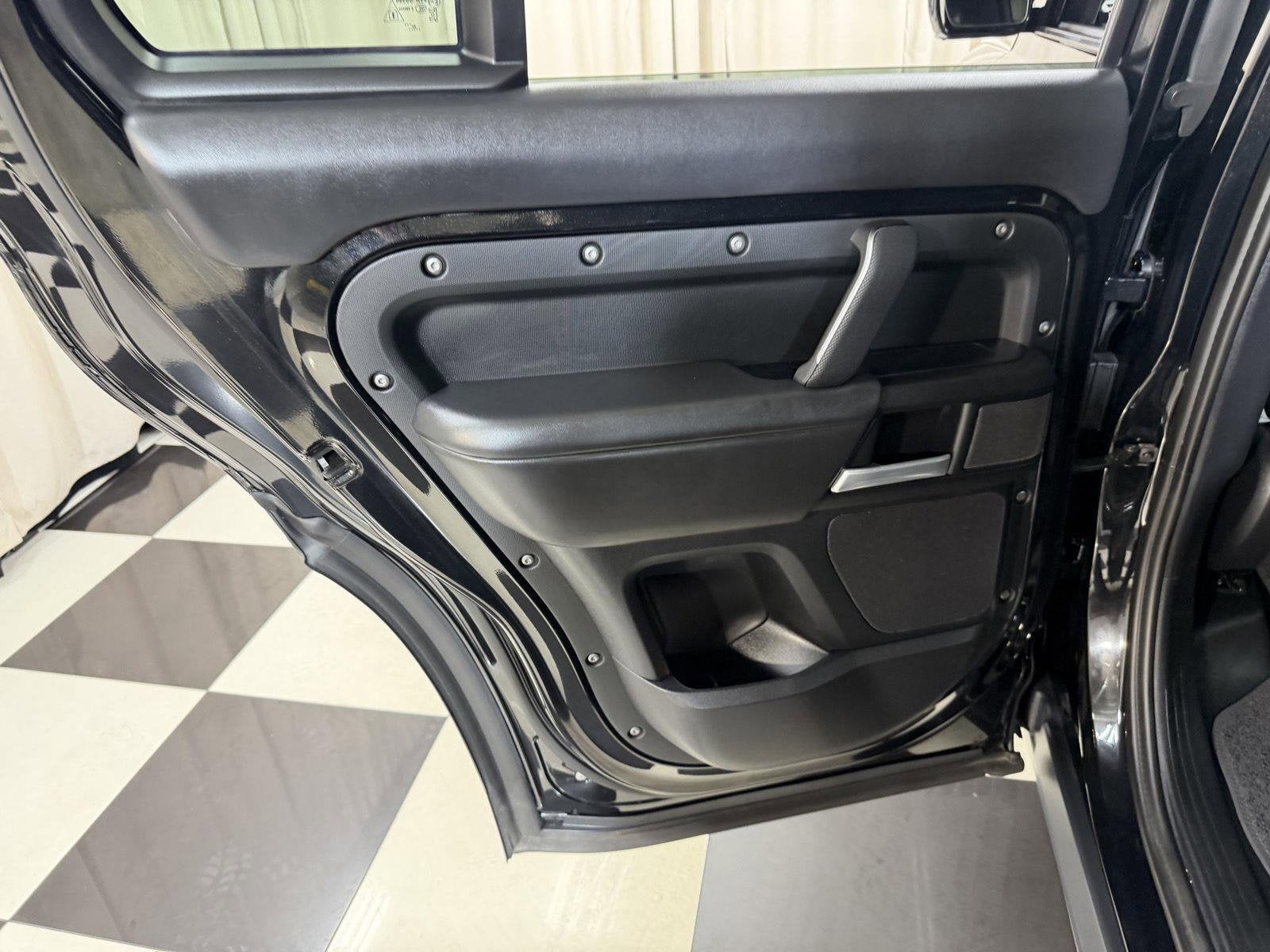2025 Land Rover Defender 110 X