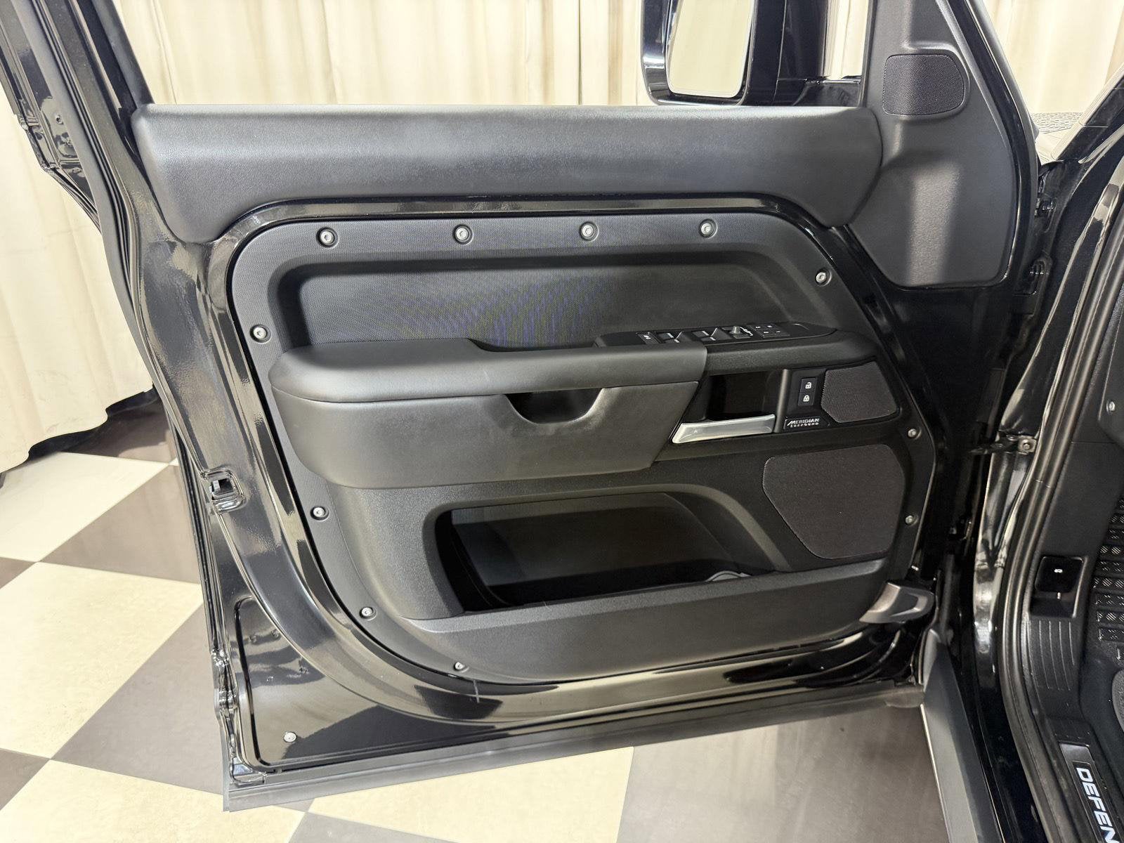 2025 Land Rover Defender 110 X