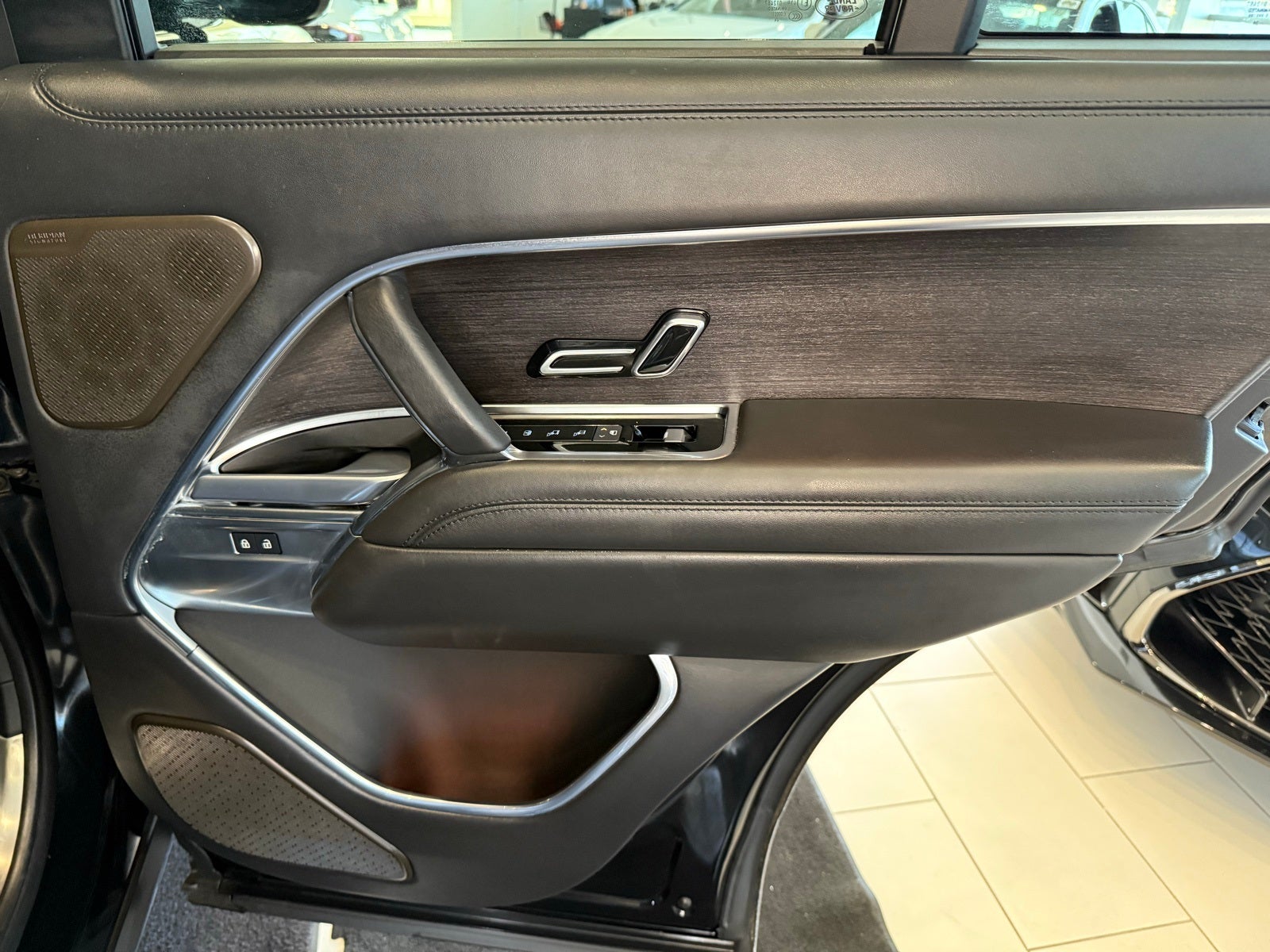 2025 Land Rover Range Rover Plug-In Hybrid Autobiography