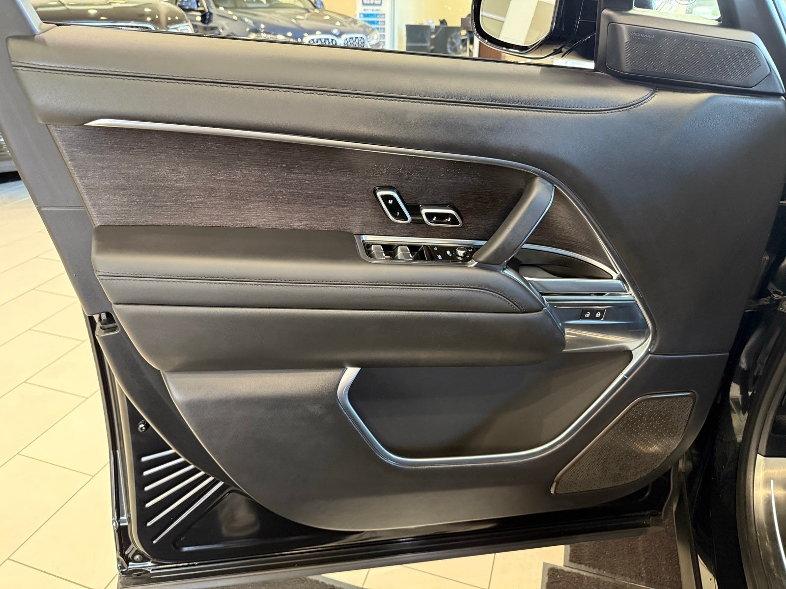 2025 Land Rover Range Rover Plug-In Hybrid Autobiography