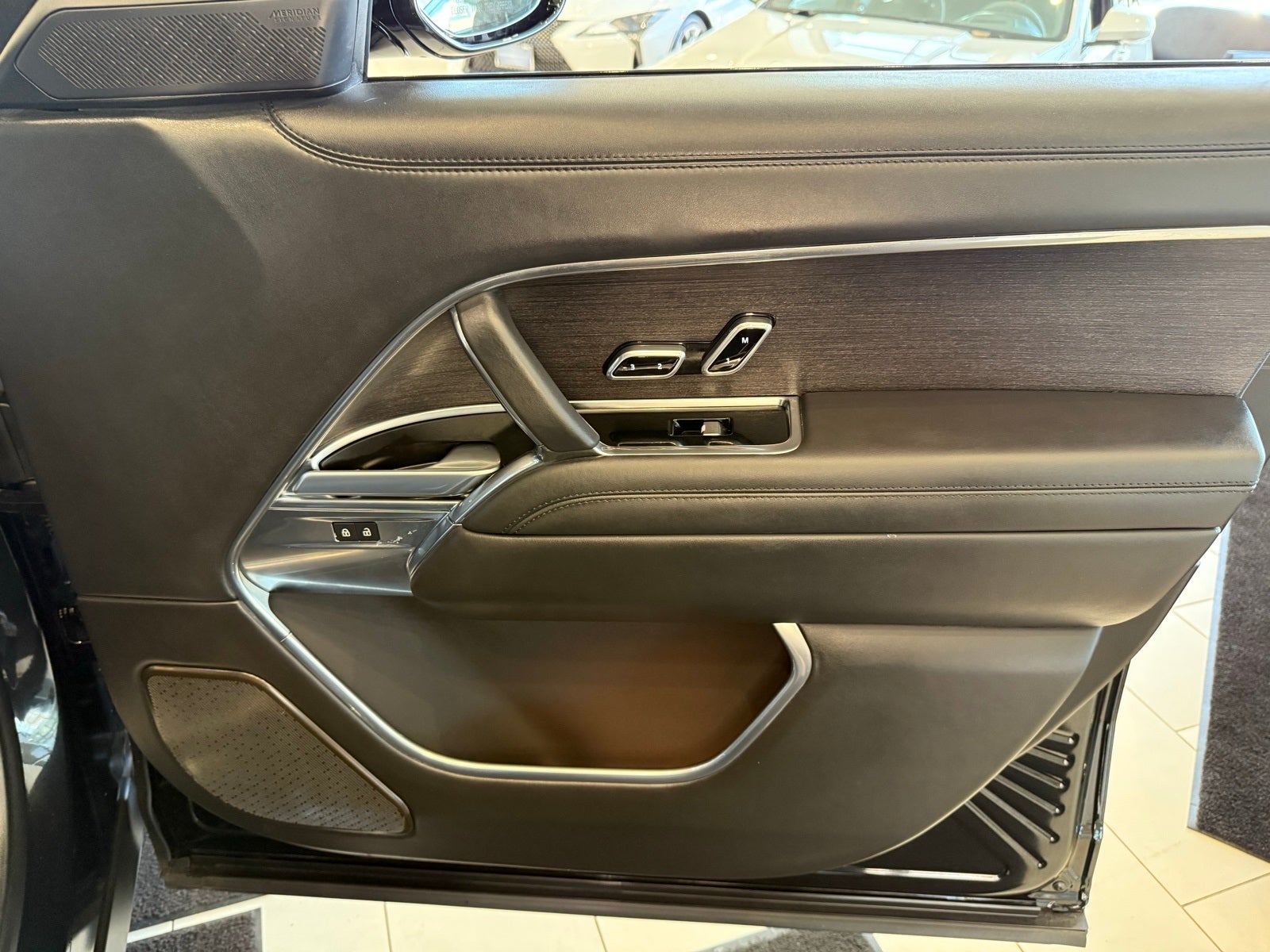 2025 Land Rover Range Rover Plug-In Hybrid Autobiography