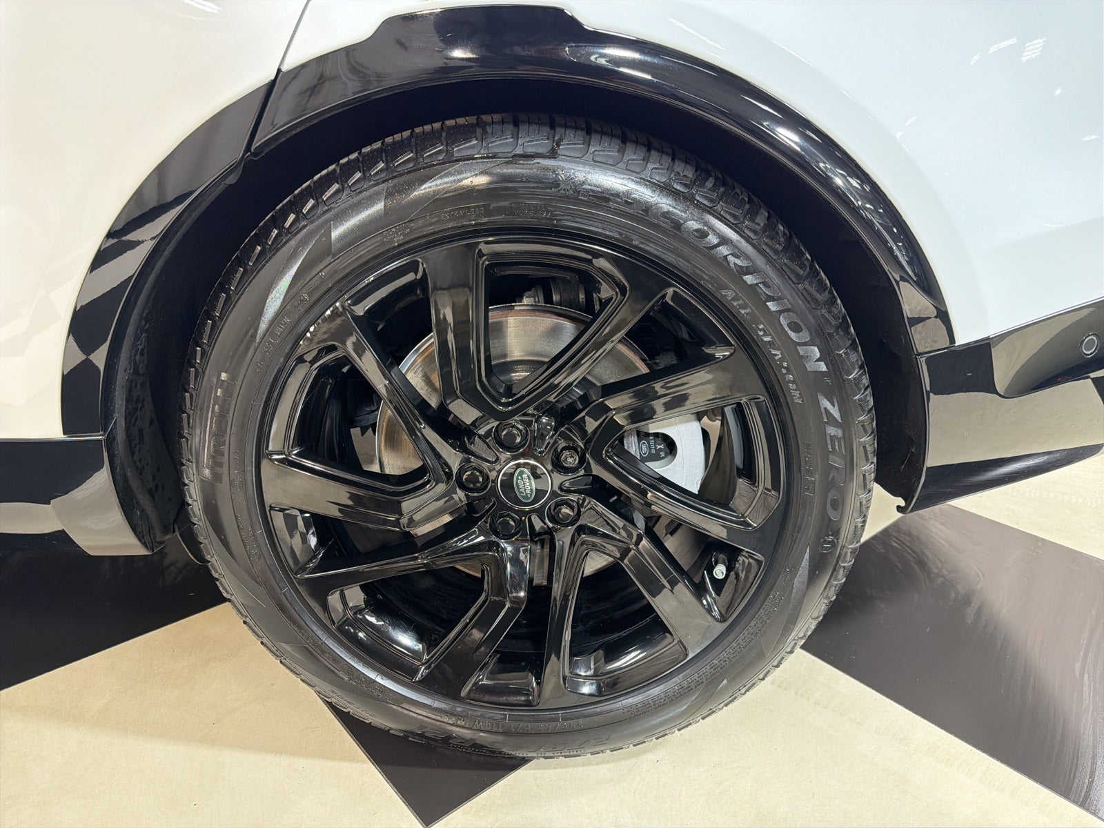 2024 Land Rover Discovery Dynamic SE