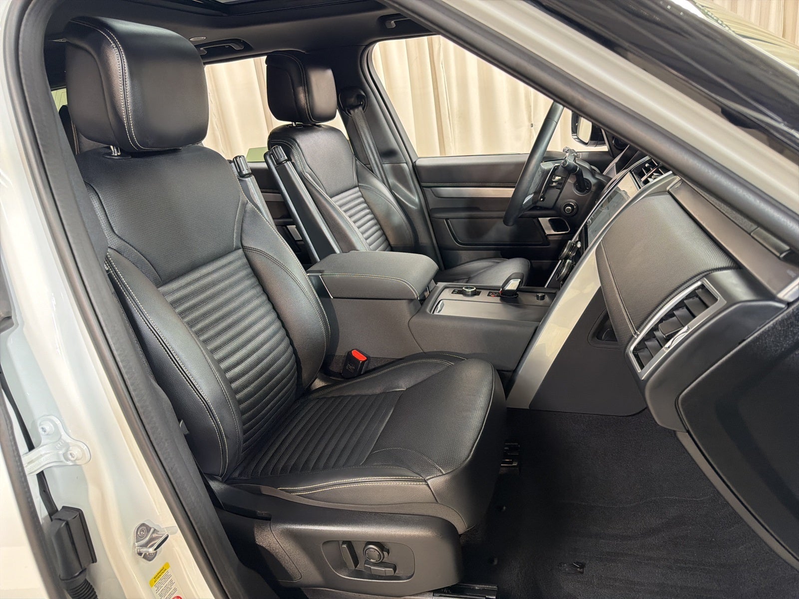 2024 Land Rover Discovery Dynamic SE