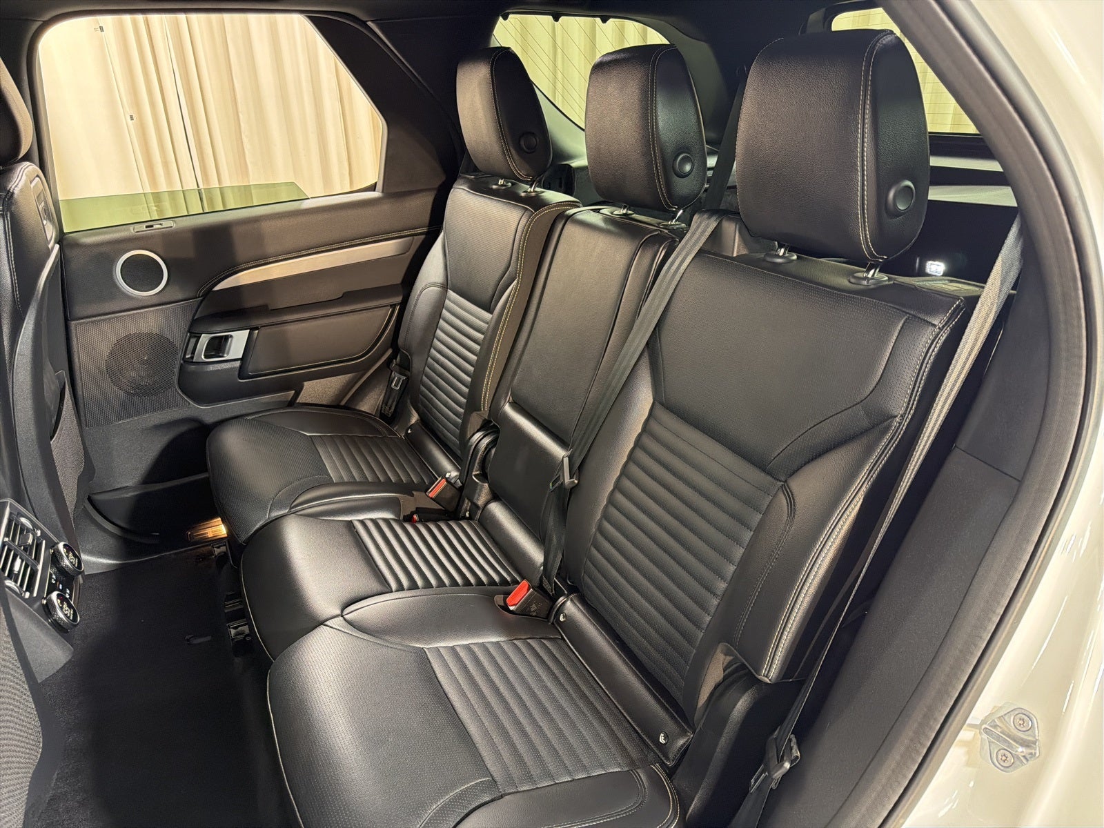 2024 Land Rover Discovery Dynamic SE