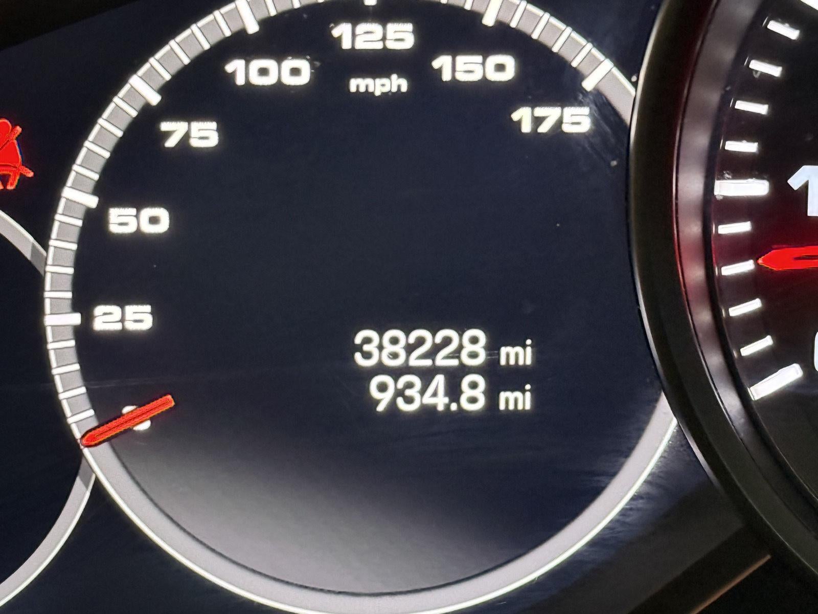2023 Porsche Cayenne Platinum Edition