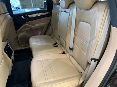 2023 Porsche Cayenne Platinum Edition