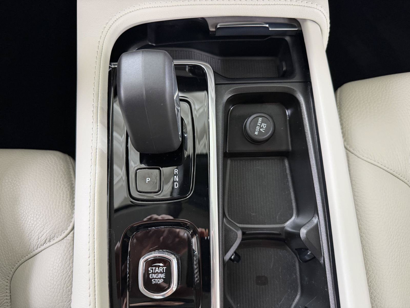 2024 Volvo XC90 B6 Plus Bright Theme
