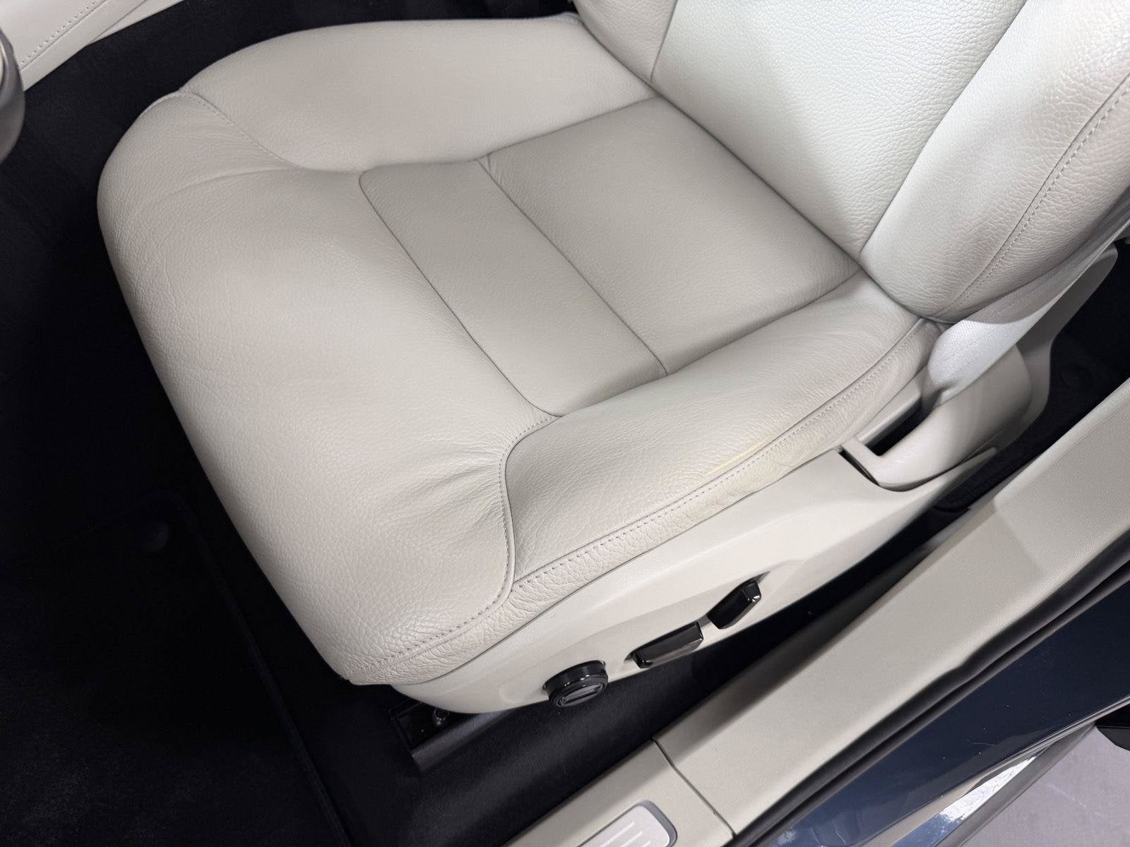 2024 Volvo XC90 B6 Plus Bright Theme