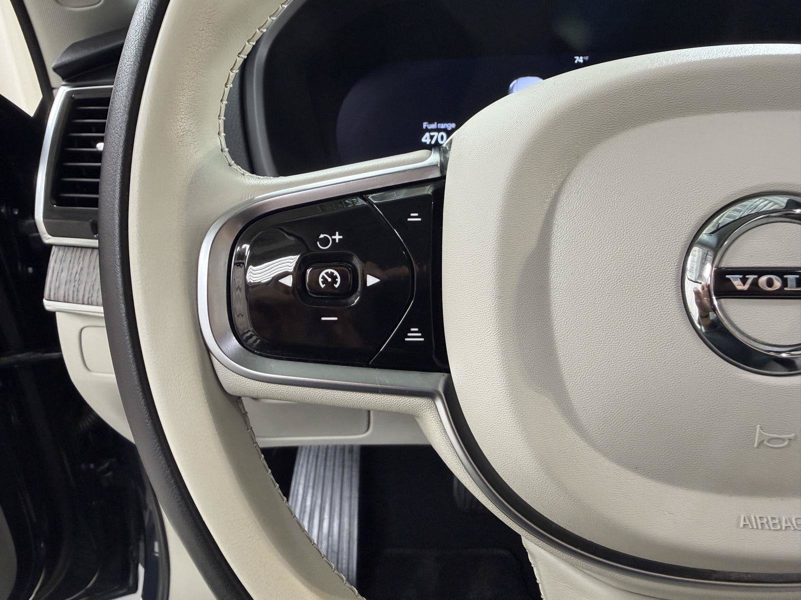 2024 Volvo XC90 B6 Plus Bright Theme