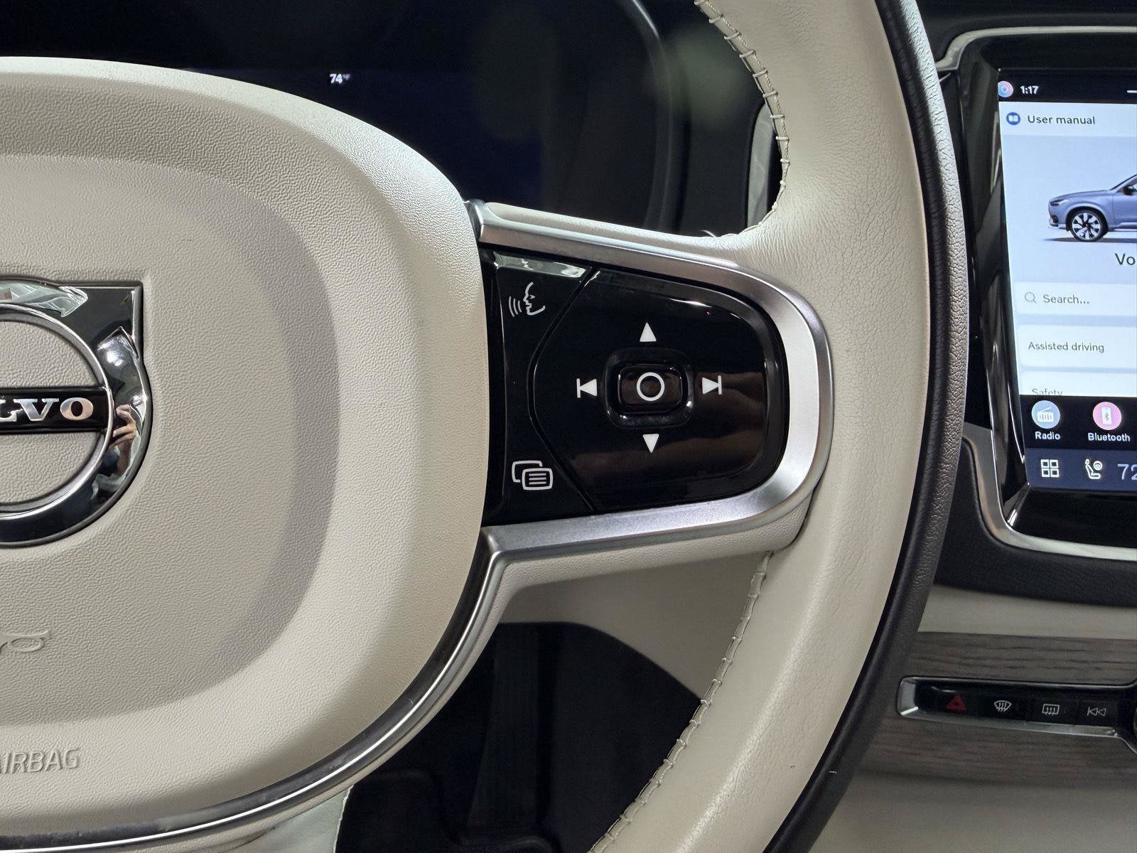 2024 Volvo XC90 B6 Plus Bright Theme