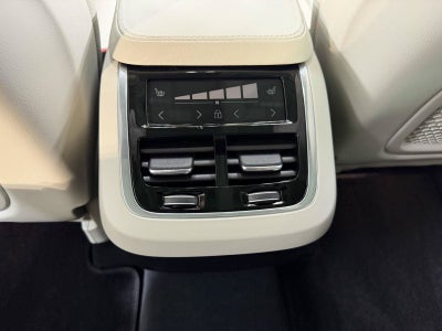 2024 Volvo XC90 B6 Plus Bright Theme