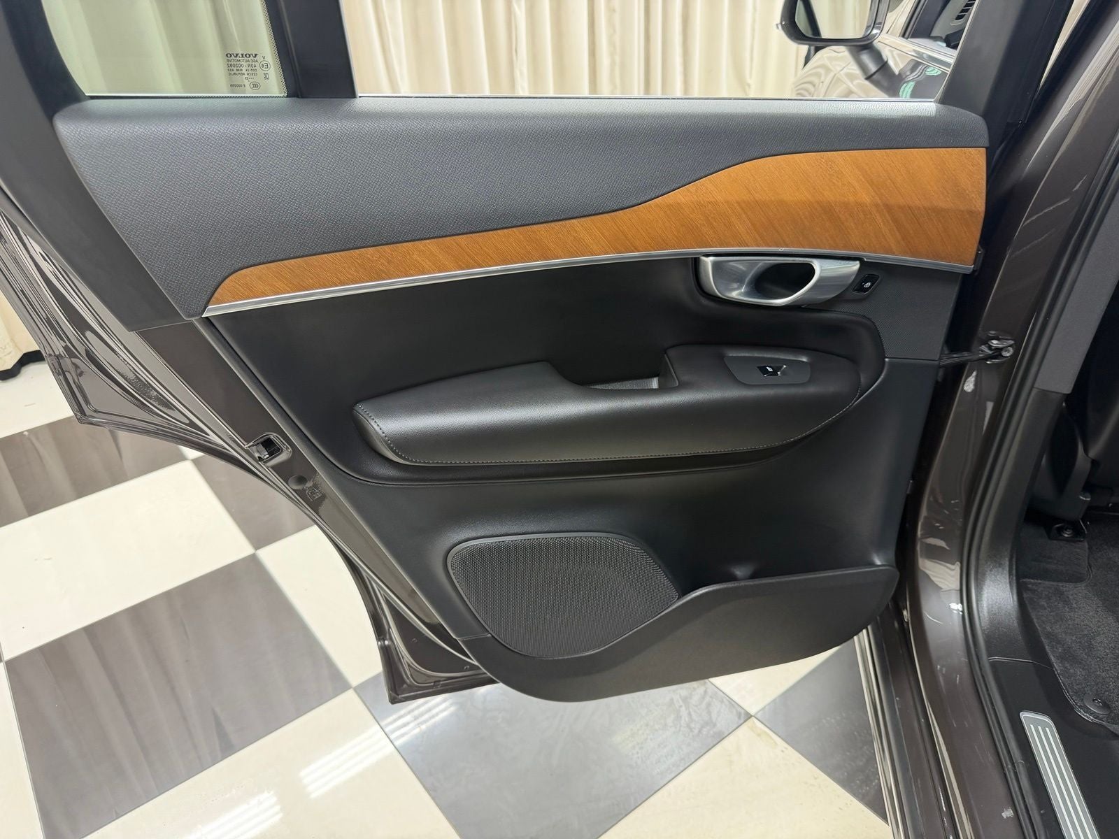 2024 Volvo XC90 Recharge Plug-In Hybrid T8 Plus Bright Theme 7 Passenger