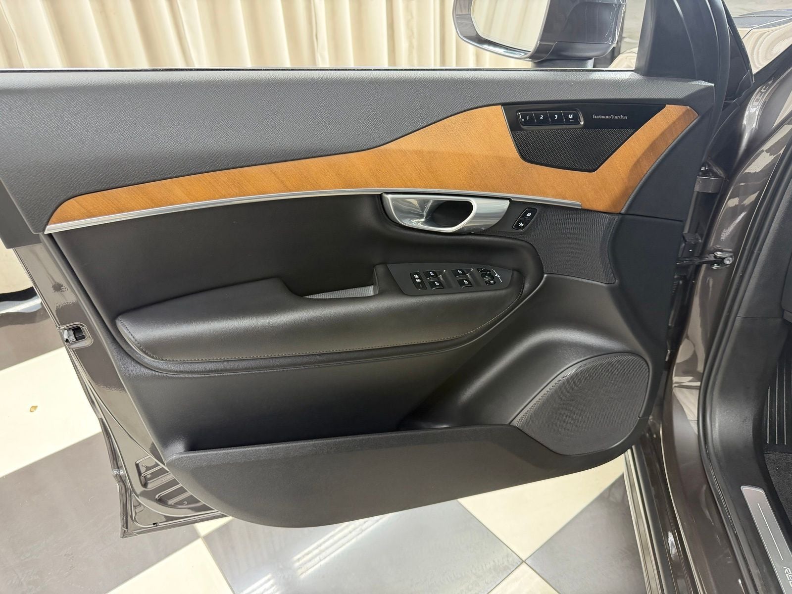 2024 Volvo XC90 Recharge Plug-In Hybrid T8 Plus Bright Theme 7 Passenger