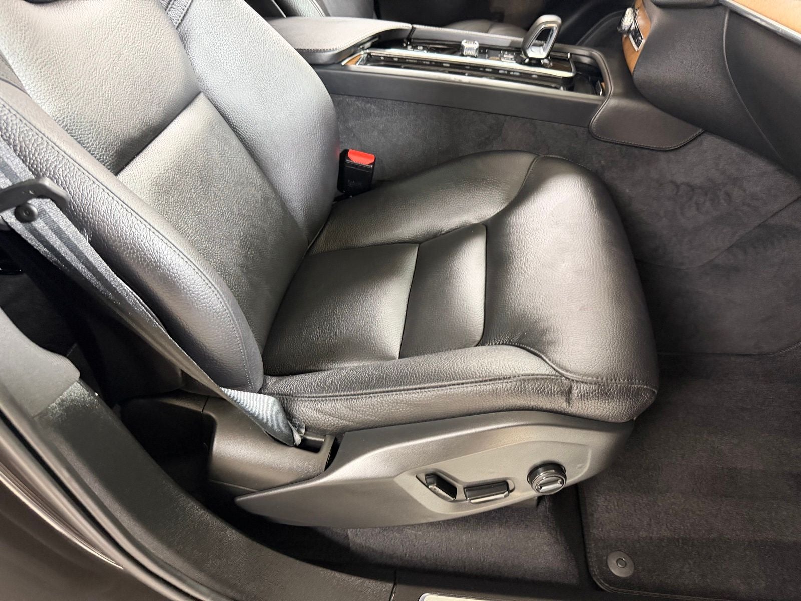 2024 Volvo XC90 Recharge Plug-In Hybrid T8 Plus Bright Theme 7 Passenger