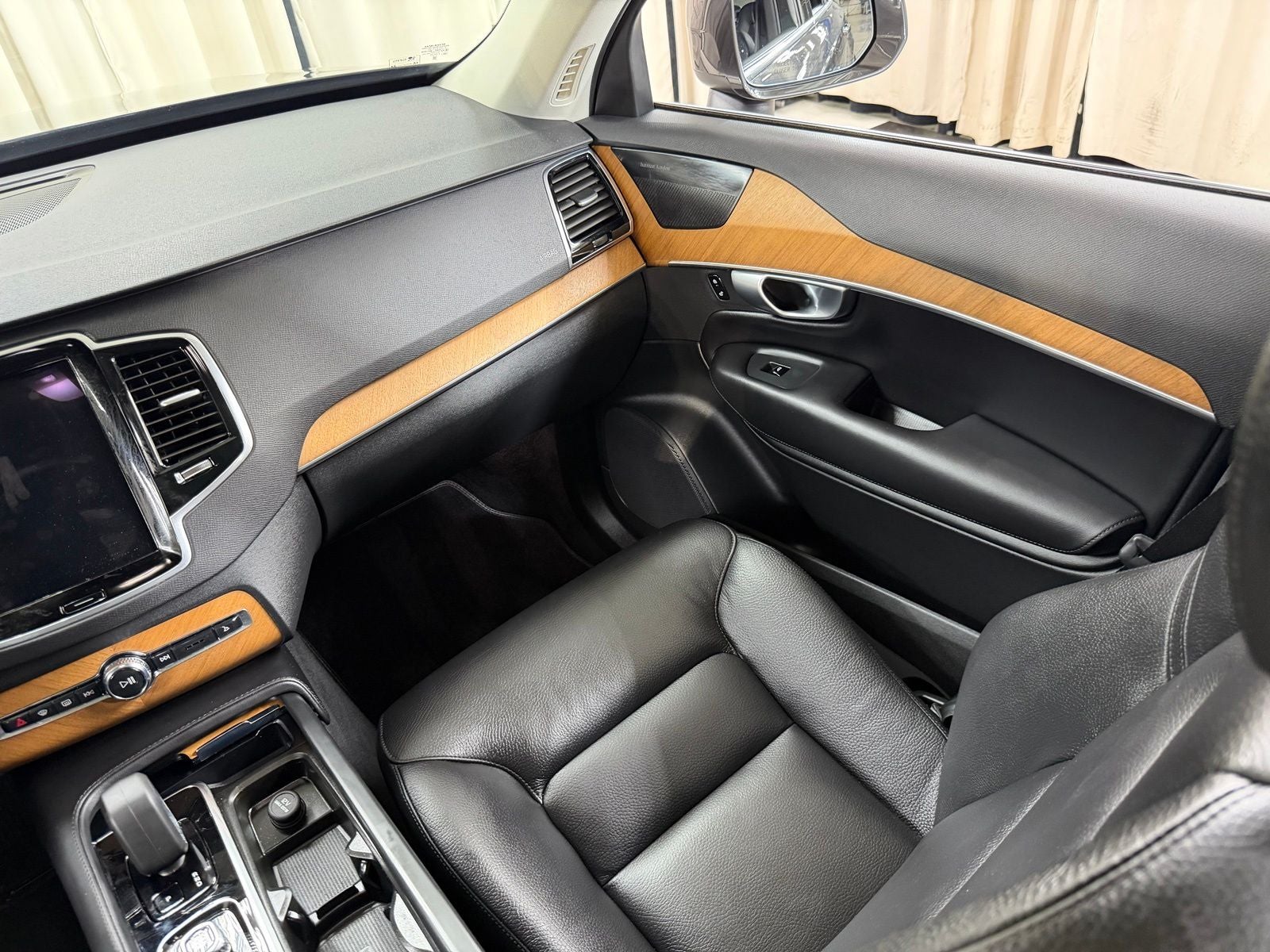 2024 Volvo XC90 Recharge Plug-In Hybrid T8 Plus Bright Theme 7 Passenger
