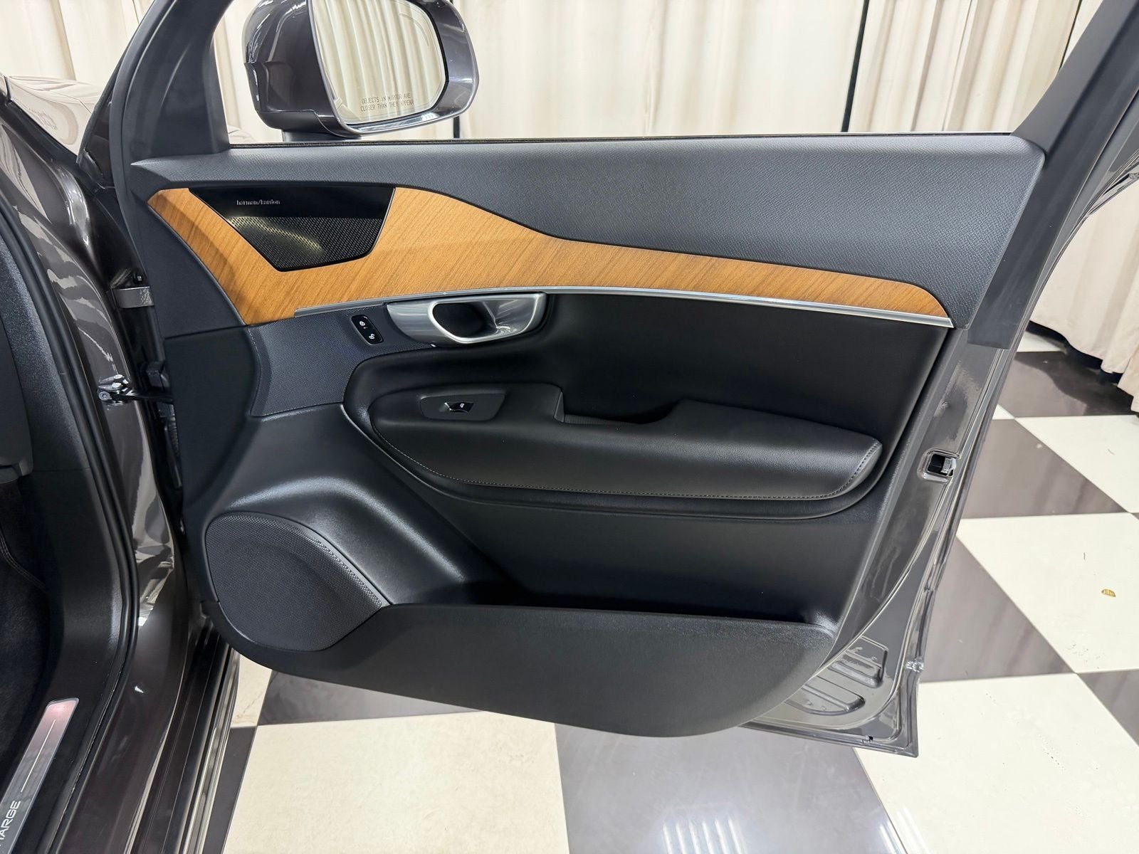2024 Volvo XC90 Recharge Plug-In Hybrid T8 Plus Bright Theme 7 Passenger