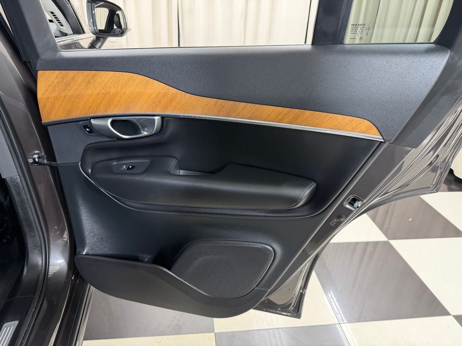 2024 Volvo XC90 Recharge Plug-In Hybrid T8 Plus Bright Theme 7 Passenger