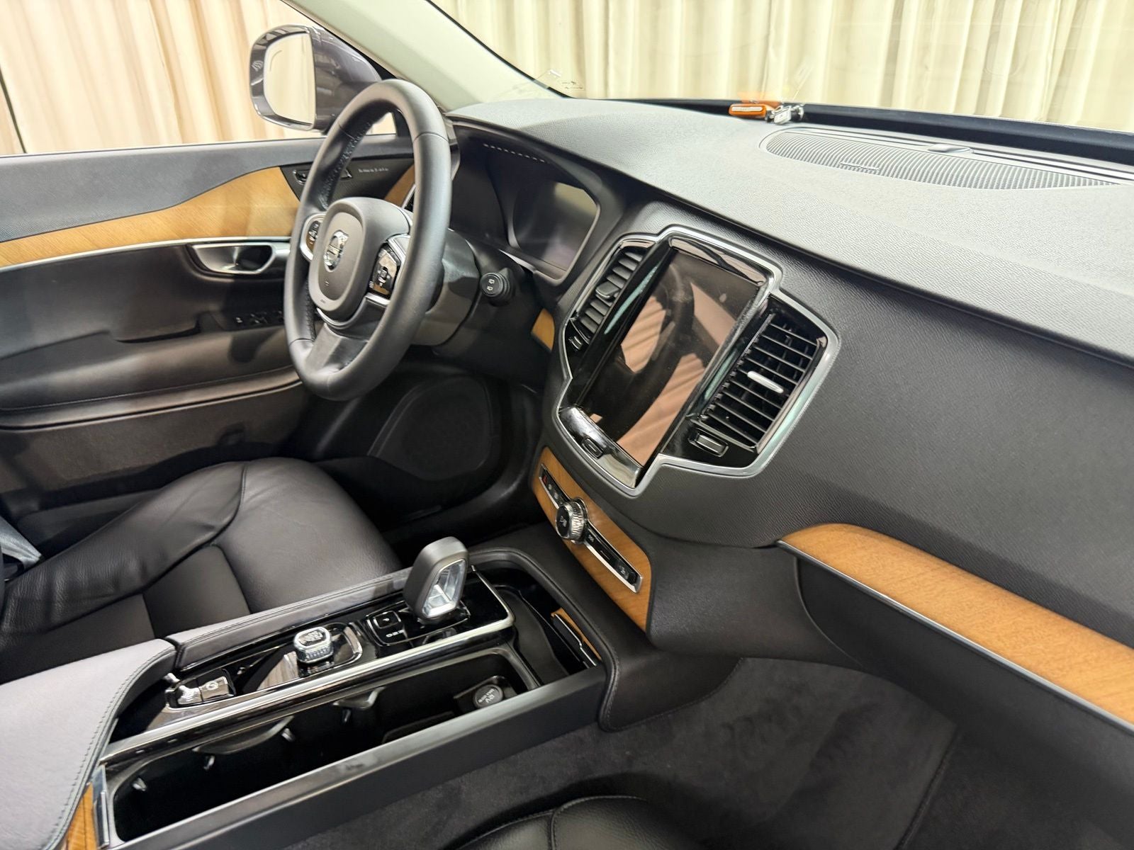 2024 Volvo XC90 Recharge Plug-In Hybrid T8 Plus Bright Theme 7 Passenger