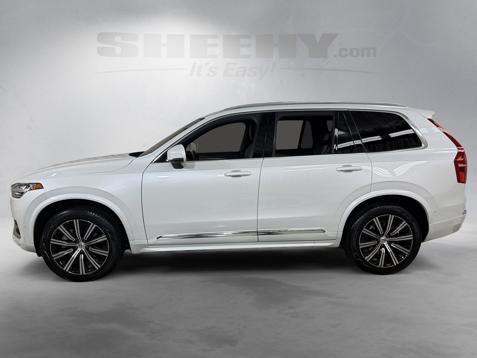 2024 Volvo XC90 B5 Plus