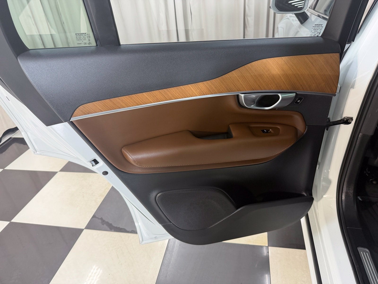 2024 Volvo XC90 B5 Plus