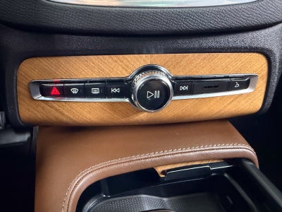 2024 Volvo XC90 B5 Plus