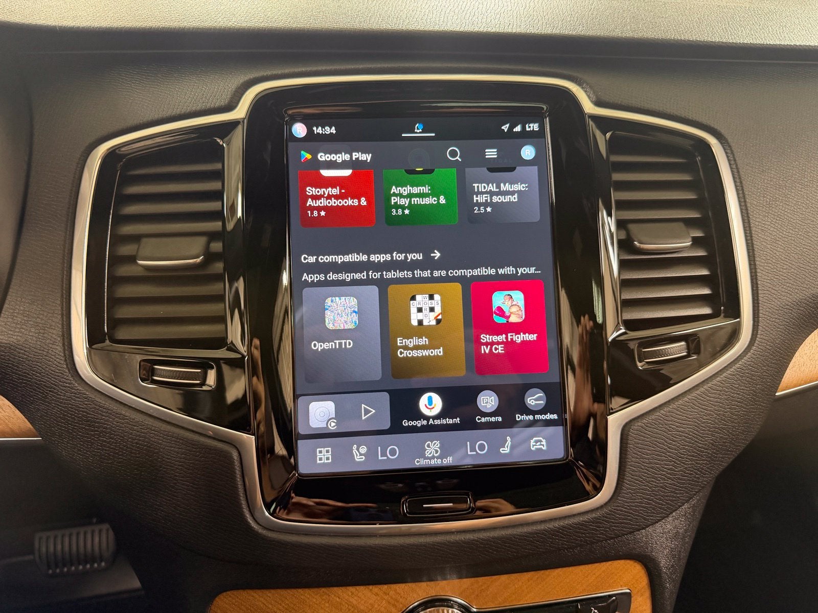 2024 Volvo XC90 B5 Plus