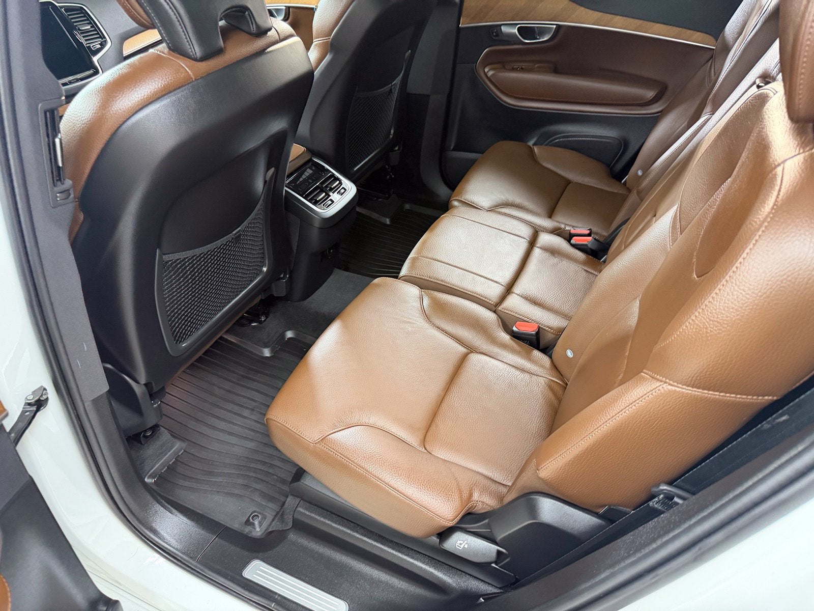 2024 Volvo XC90 B5 Plus