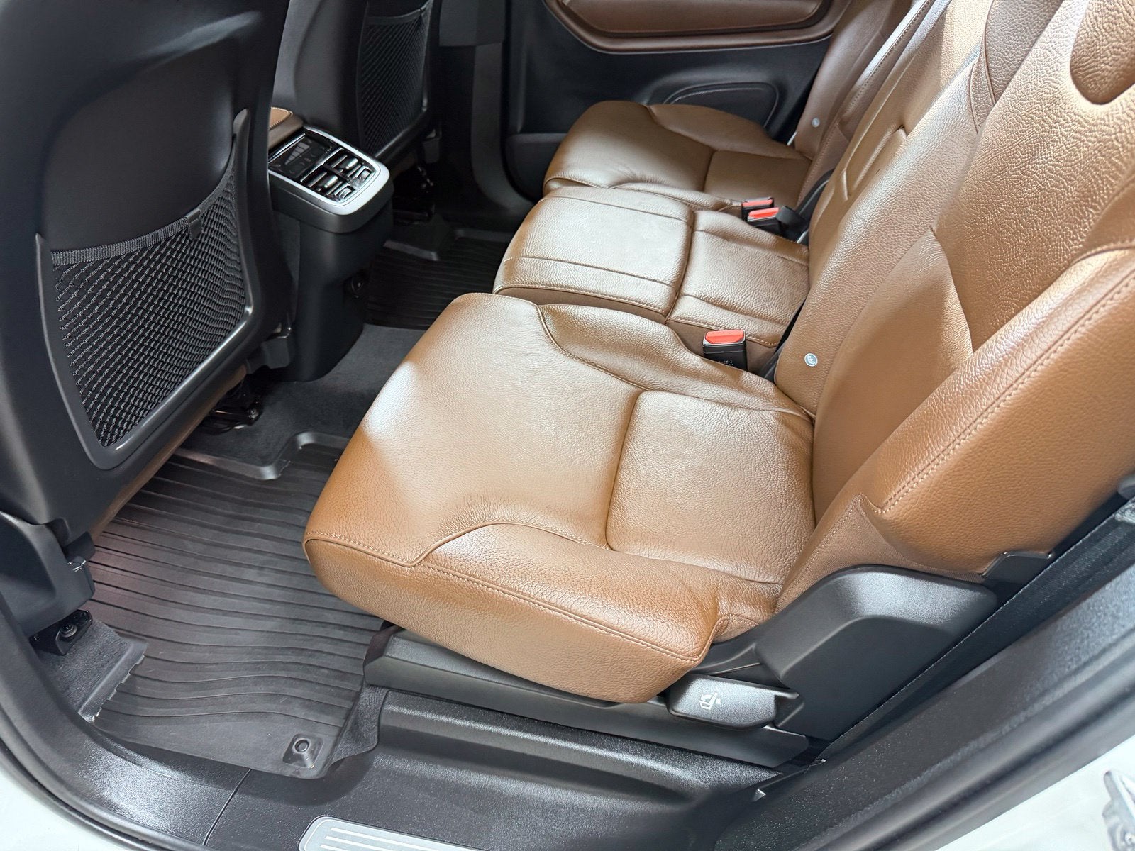 2024 Volvo XC90 B5 Plus