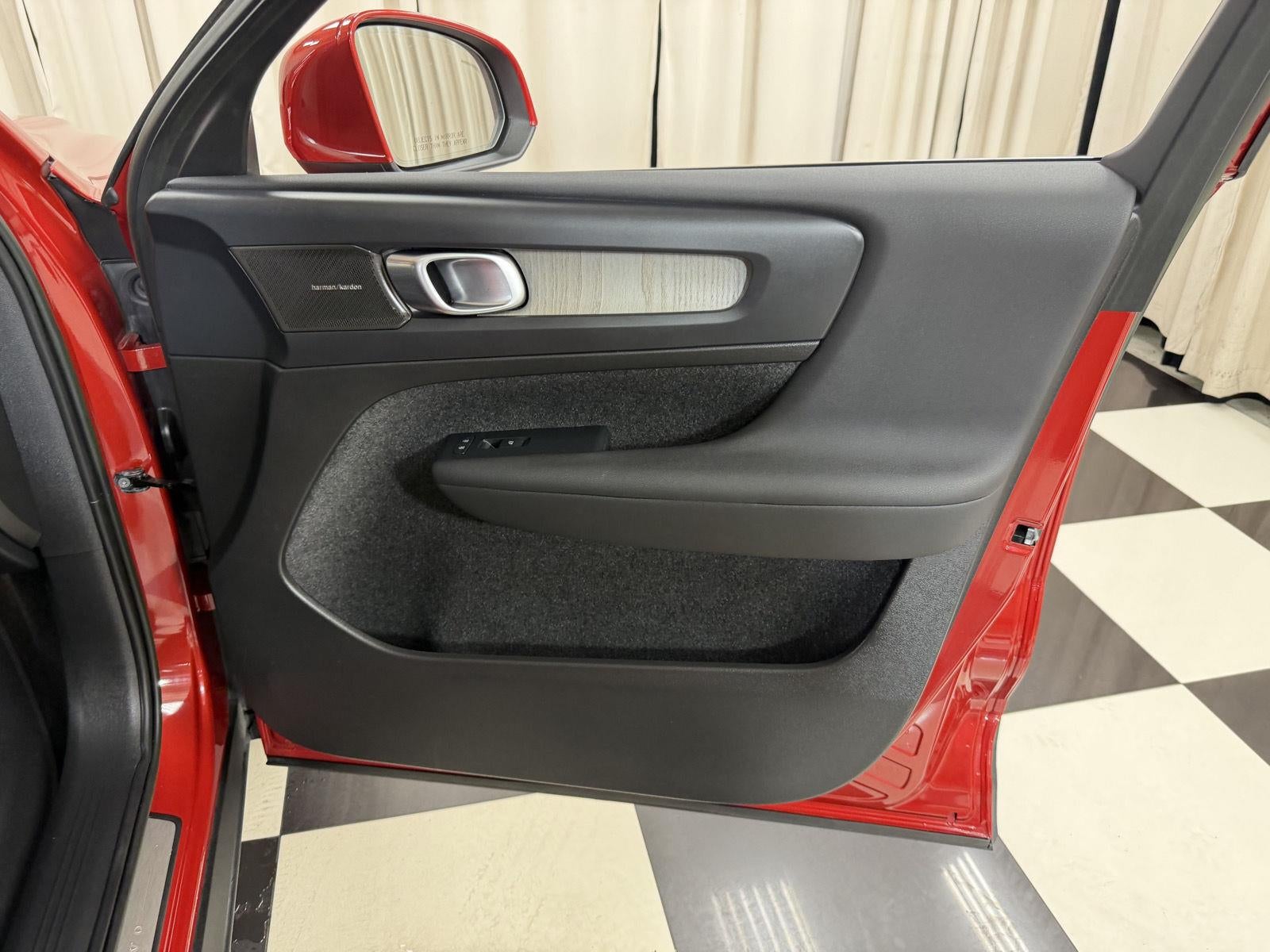 2023 Volvo Xc40 Plus Bright Theme