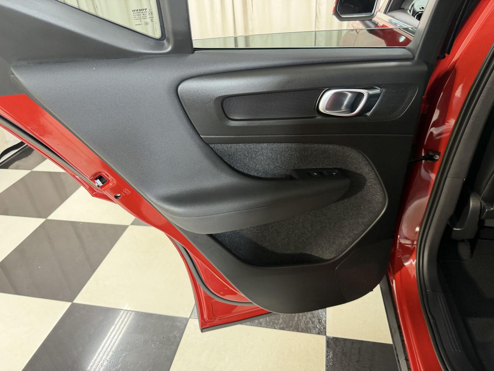 2023 Volvo Xc40 Plus Bright Theme
