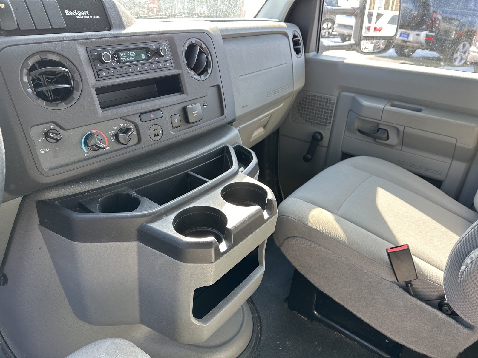 2022 Ford E-450SD Base DRW