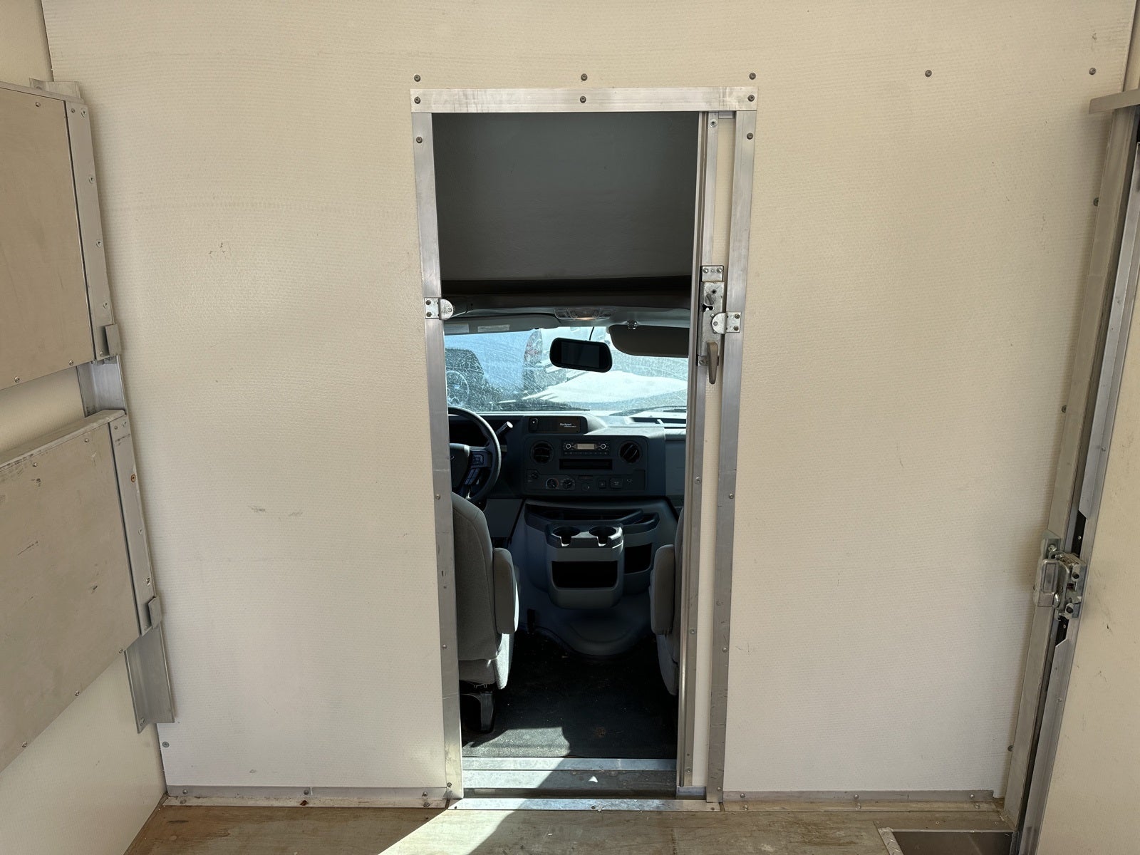 2022 Ford E-450SD Base DRW