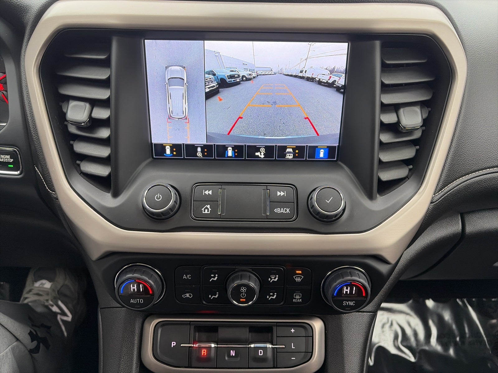 2023 GMC Acadia Denali