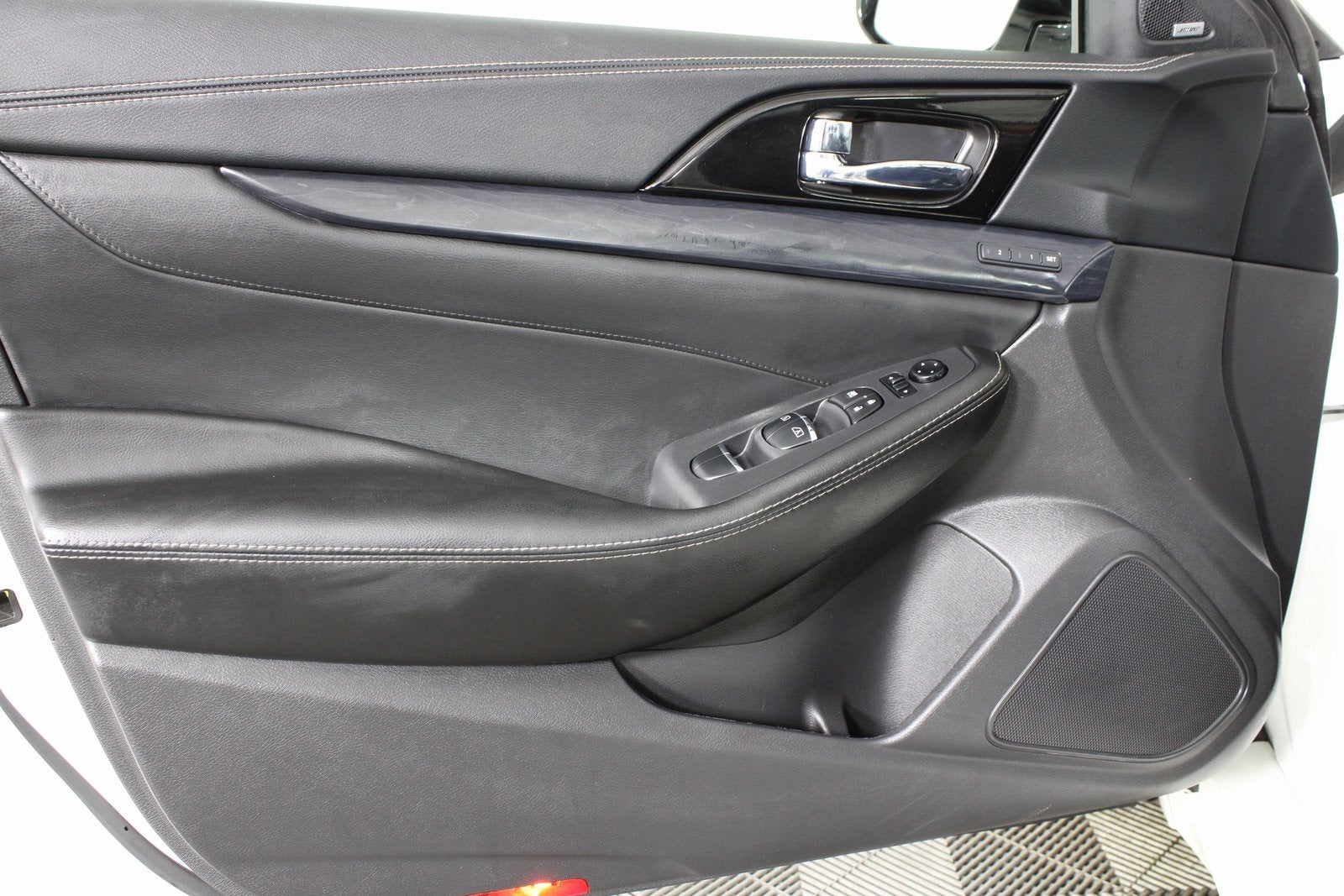 2023 Nissan Maxima Platinum