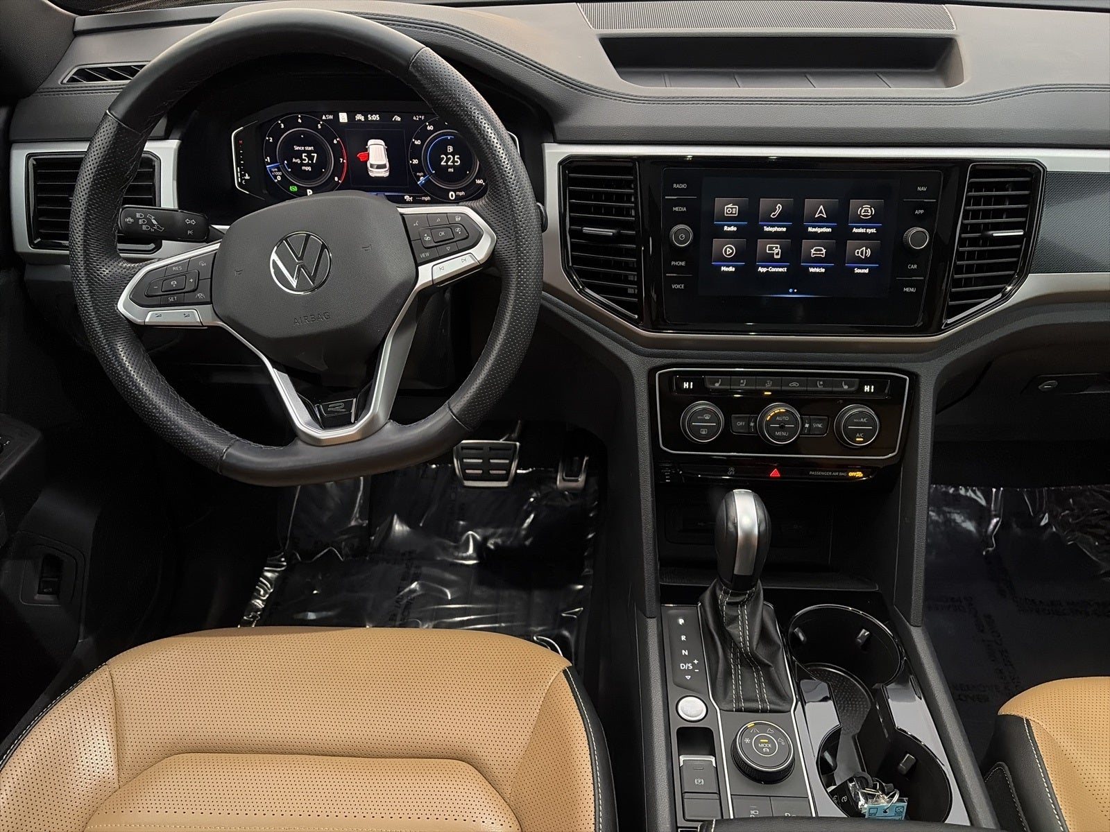 2023 Volkswagen Atlas Cross Sport 3.6L V6 SEL Premium R-Line